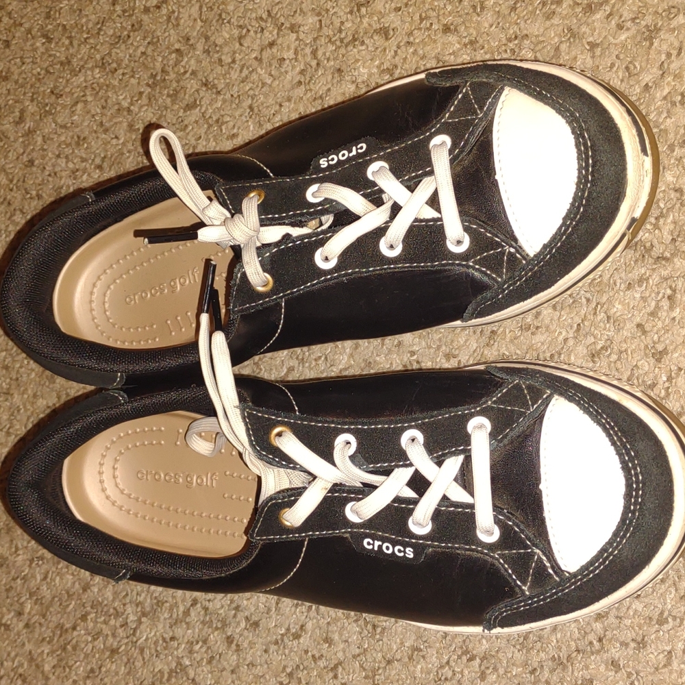 Women's size 8 cracks golf shoes